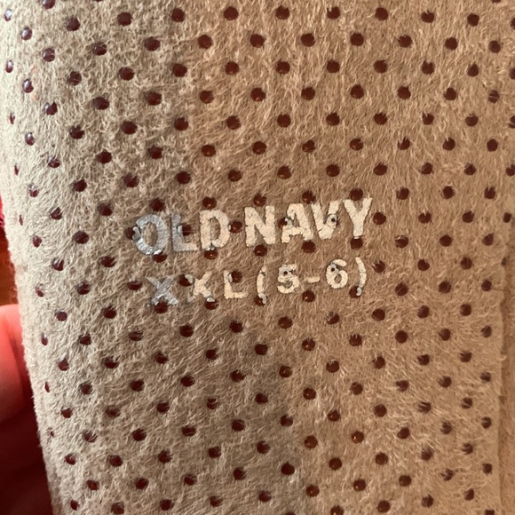 Fuzzy boot slippers. Kids xxl or women’s 7. Never worn. Excellent condition - Picture 5 of 5